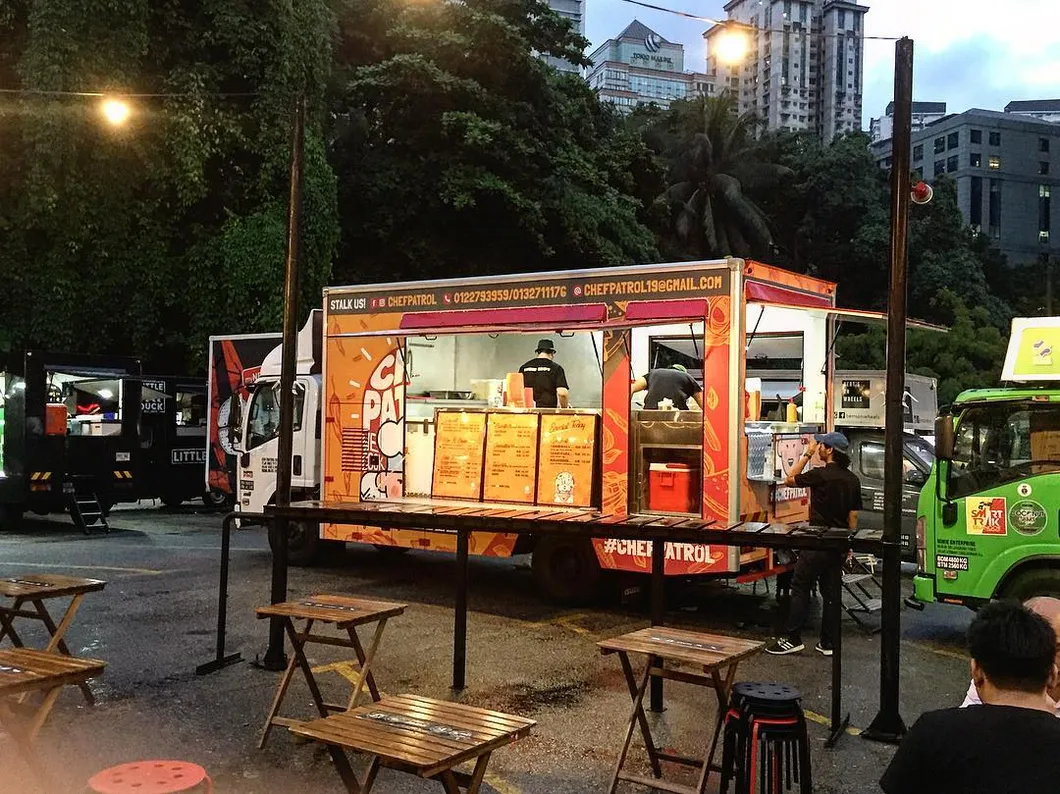 BBQ Kiosk Food Car Towing Street Trailer Equipment Shipping Container Galvanized Car Refrigerated Food Trailer Food Container