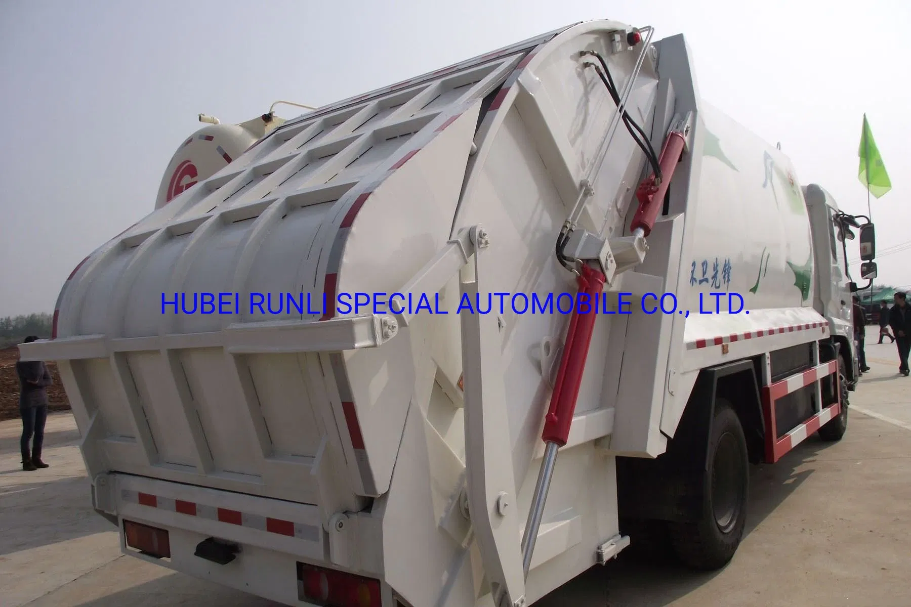 China Dongfeng 4X2 Garbage Compactor Truck 210HP with Good Price for Sale