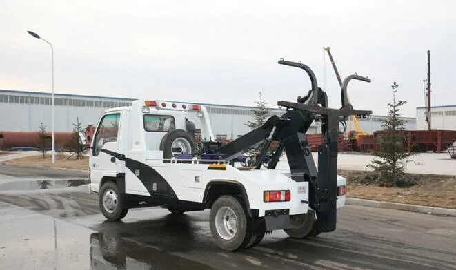 China Heavy Duty Road Towing Rotator Wreckers Truck for Sale