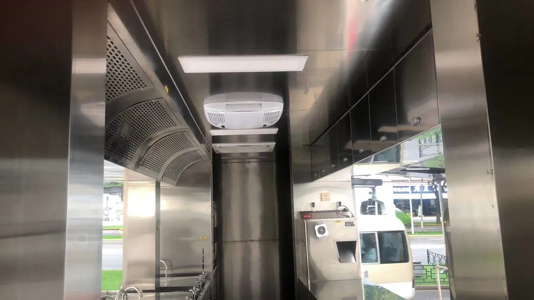 Cusomized Dongfeng Outdoor Police Mobile Kitchen Food Trucks