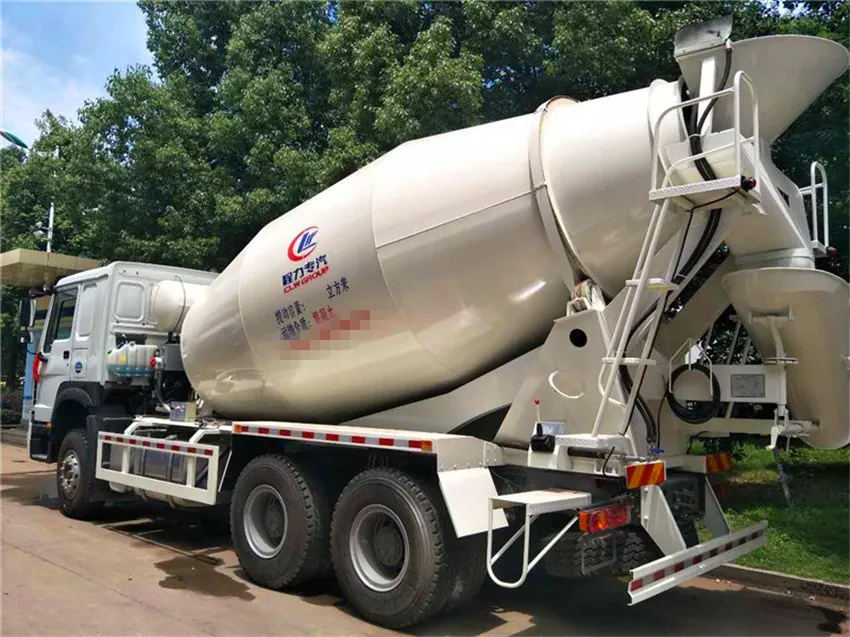 Diesel Engine 8X4 Sinotruk HOWO 16cbm 371HP Concrete Mixer Truck