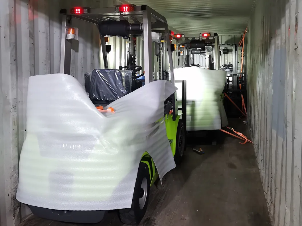 Diesel Powered Forklift with Cabin Power 3 Stage Fork Lifter 3.0ton for Sale