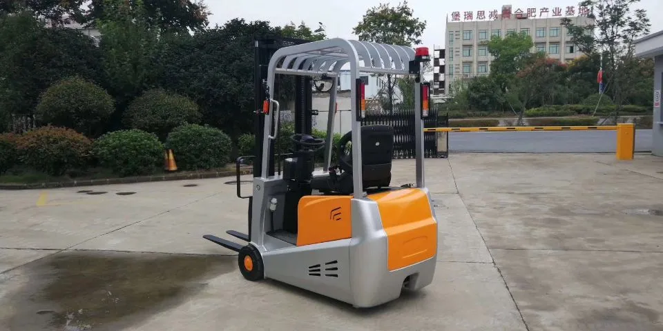 Electric Forklift Mini 3 Wheels Truck 1.5tton 1500kgs with Maintenance Free Battery Pictures & Photoselectric Forklift Mini 3 Wheels Truck 1.5tton 1500kgs Wit