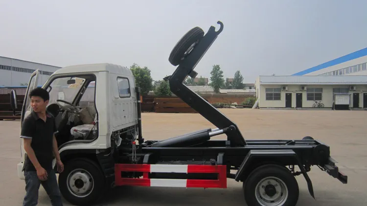 Foton Right Hand Drive Arm Roll Car with Garbage Container