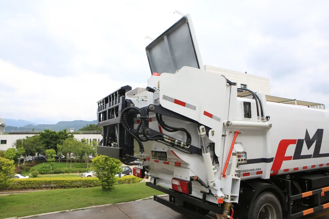 Fulongma Automated Rear Loader Arm 6500L Garbage Tank Truck