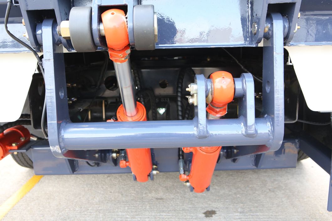 Fulongma Battery Electric Cell Garbage Bin Transportation Cargo Truck