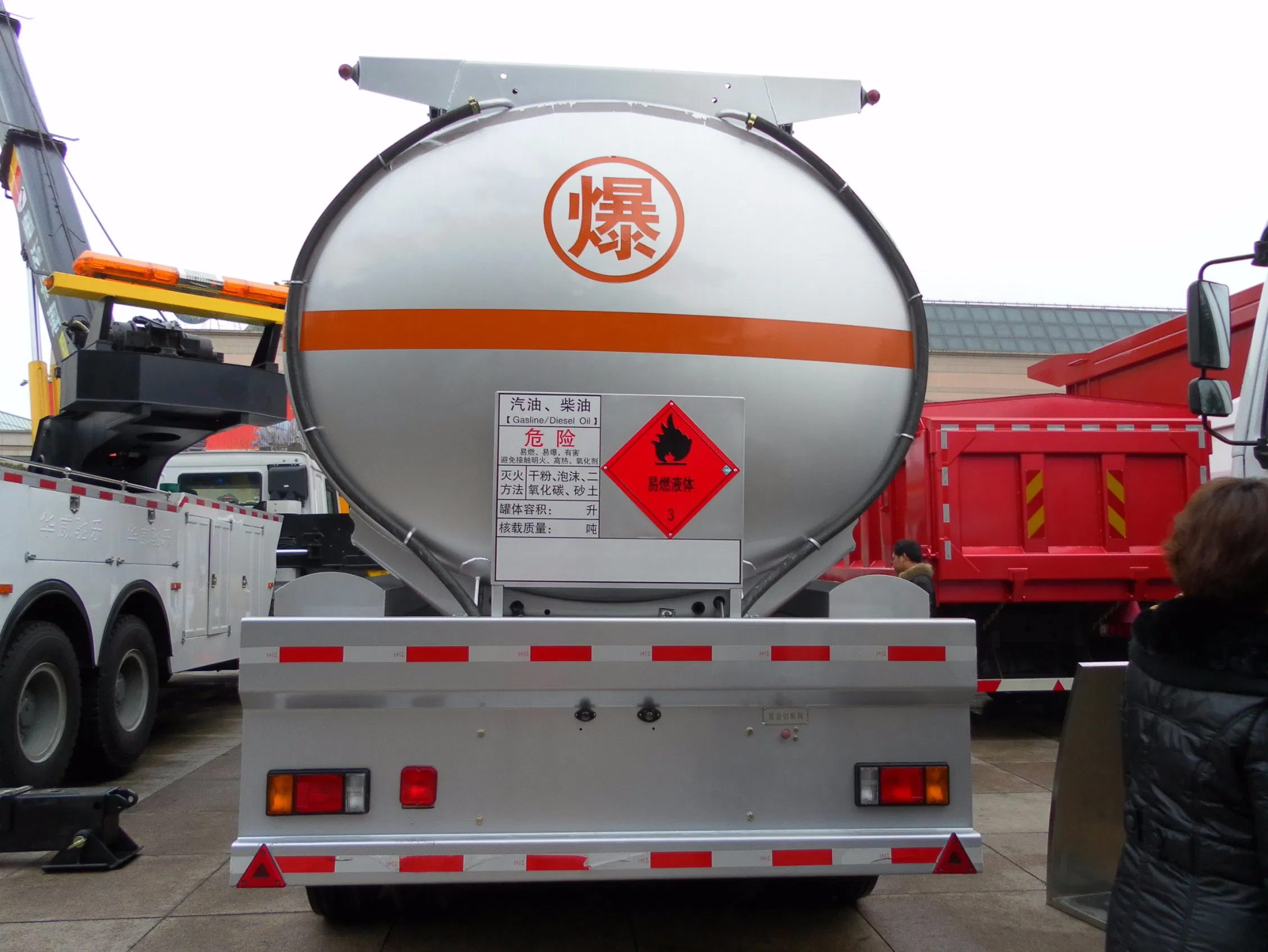 High Quality New Model 3 Axles 40000 Liters 42000 Liters 45000 Liters Diesel Tank Oil Fuel Tank Trailer
