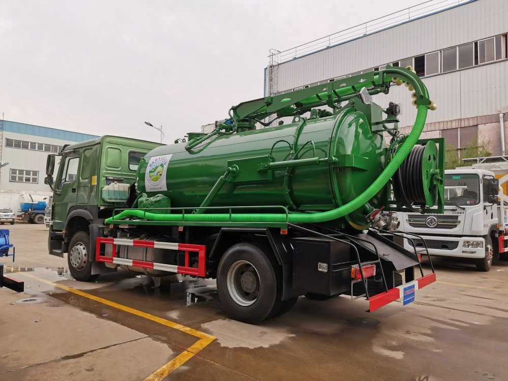 HOWO 4X2 10000L 10cbm Sewage Vacuum Truck Sewage Suction Truck Fecal Suction for Sale