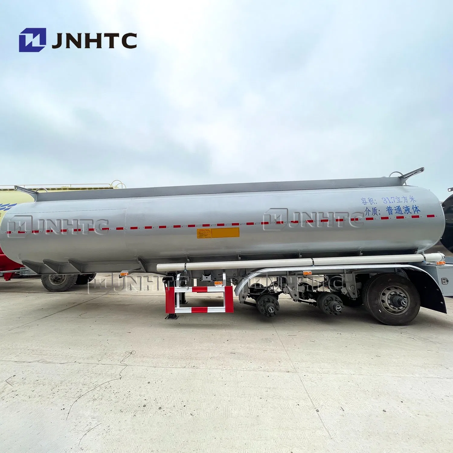 Jnhtc Fuel Tank Trailer Tanker Trailer for Sale in Tanzania