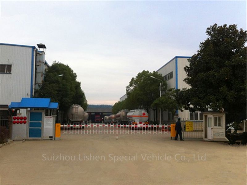 Low Price 6 Compartments Oil Tanker Semi Trailer 45000L