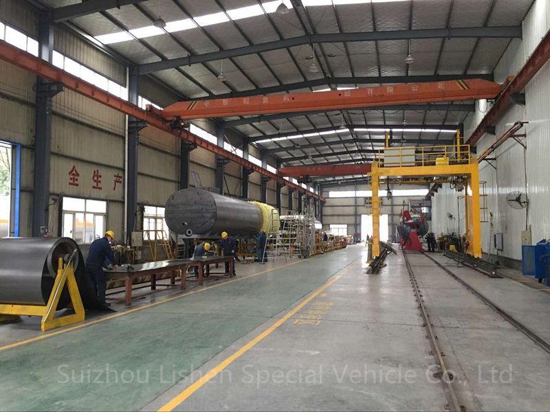 Low Price 6 Compartments Oil Tanker Semi Trailer 45000L