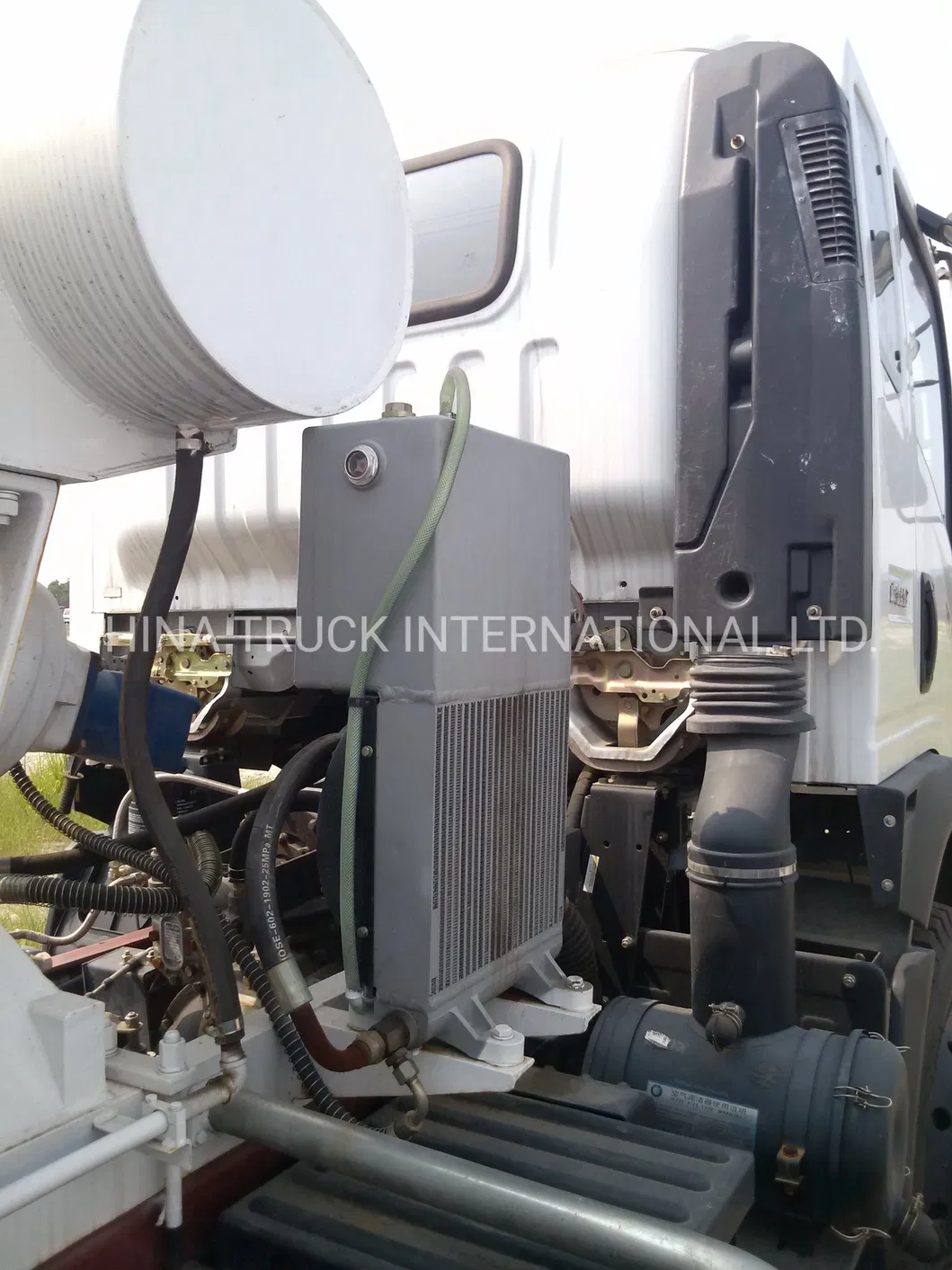 Sinotruck Cdw 4X2 Light Duty Concrete Mixer Truck