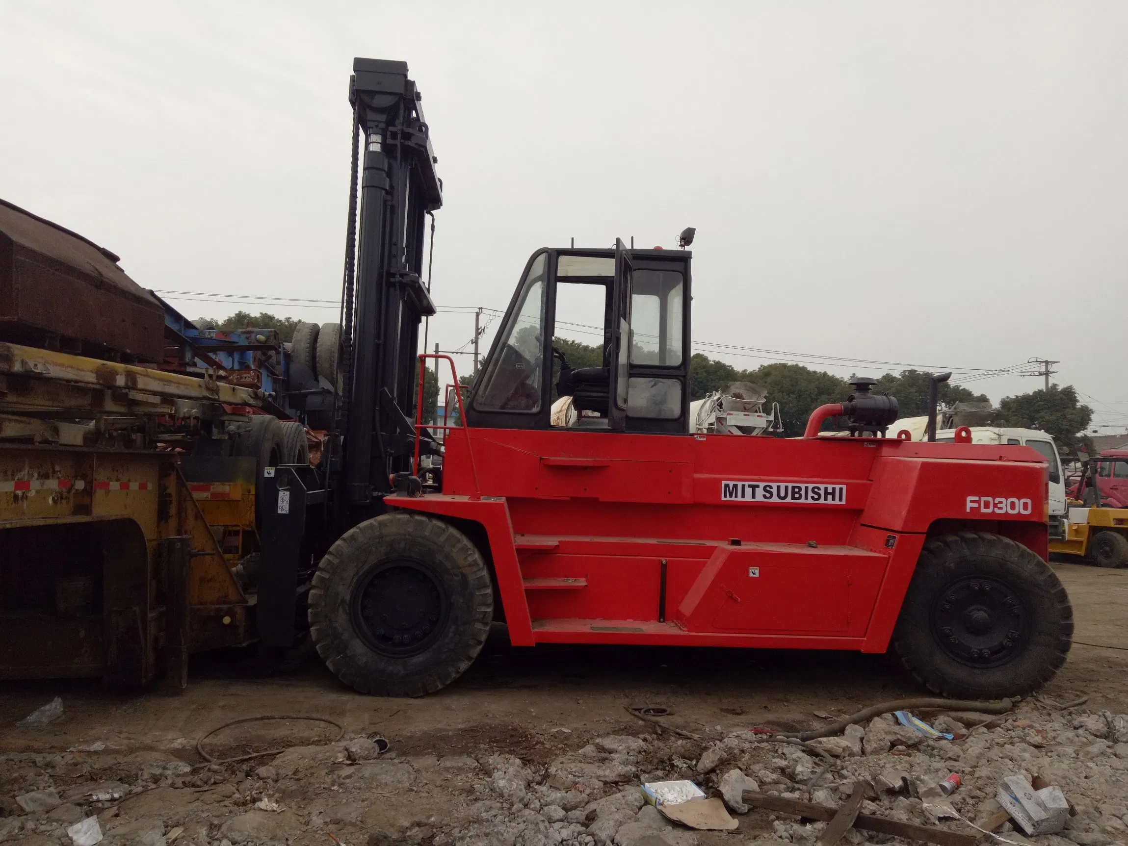 Used Made in Japan Mitsubishi Fd300 Forklift Truck in Perfect Working Condition with Reasonable Price. Secondhand Forklift Truck Fd200 on Sale.