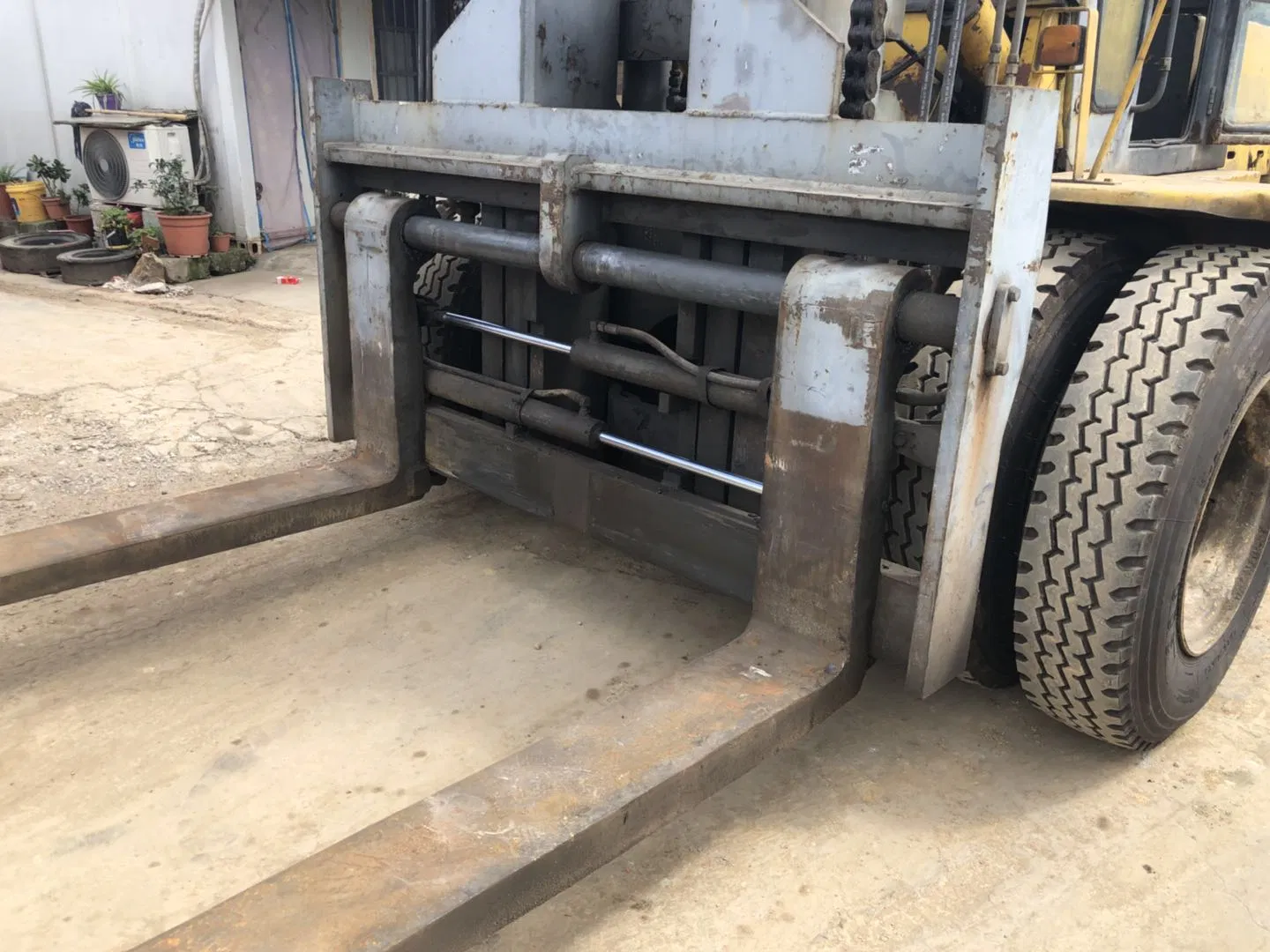 Used/Second Hand in Good Condition 18ton Forklift Cpcd180-Y