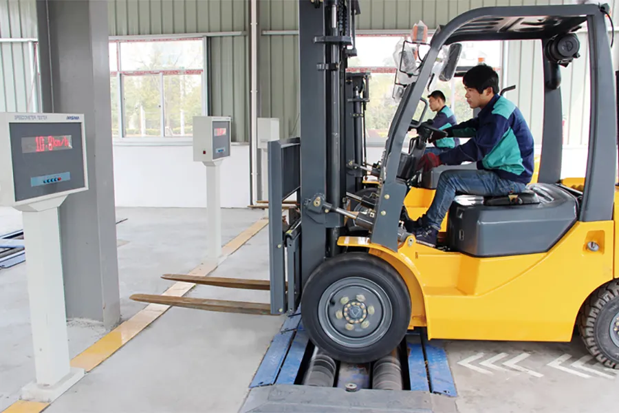 Warehouse Material Handing Machinery 1.5ton Electric Forklift Truck Cpd15 with Zapi Controller with 48V 540ah Battery